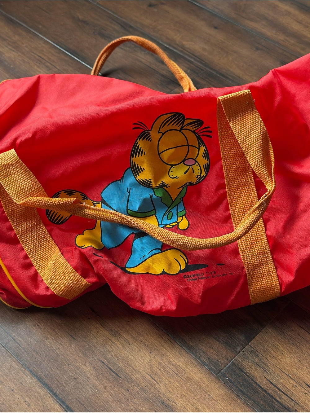 Vintage! ✨ GUC! Garfield Red Duffel Bag with Orange Straps